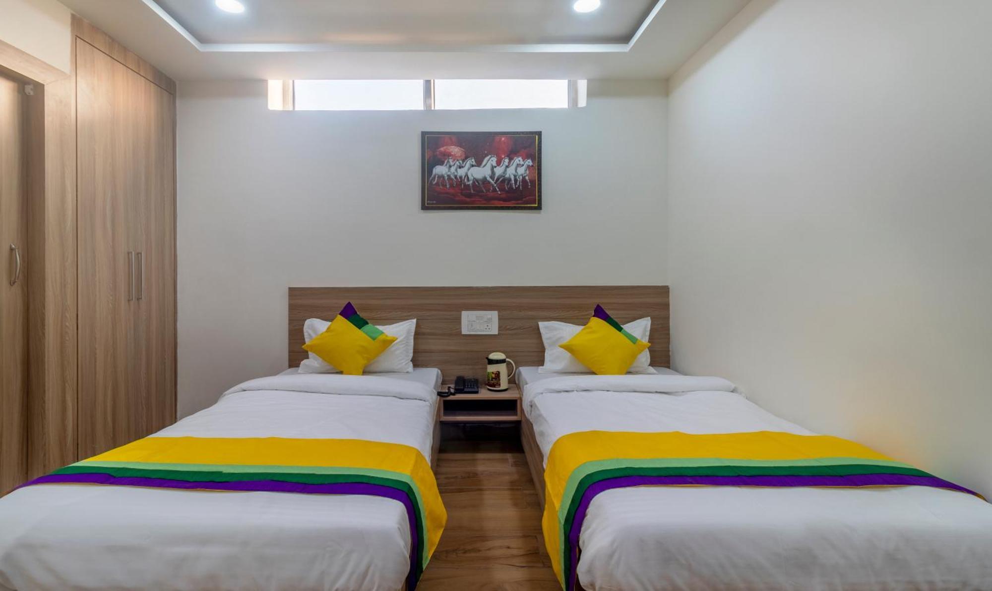Itsy Hotels Krishna Residency, Govardhan Chauraha Mathura Ngoại thất bức ảnh